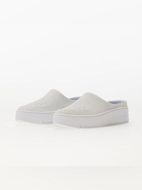 NWOT NIKE AIR FORCE 1 LOVER SLIP-ONS Off White/ Light Silver
Size 7.5